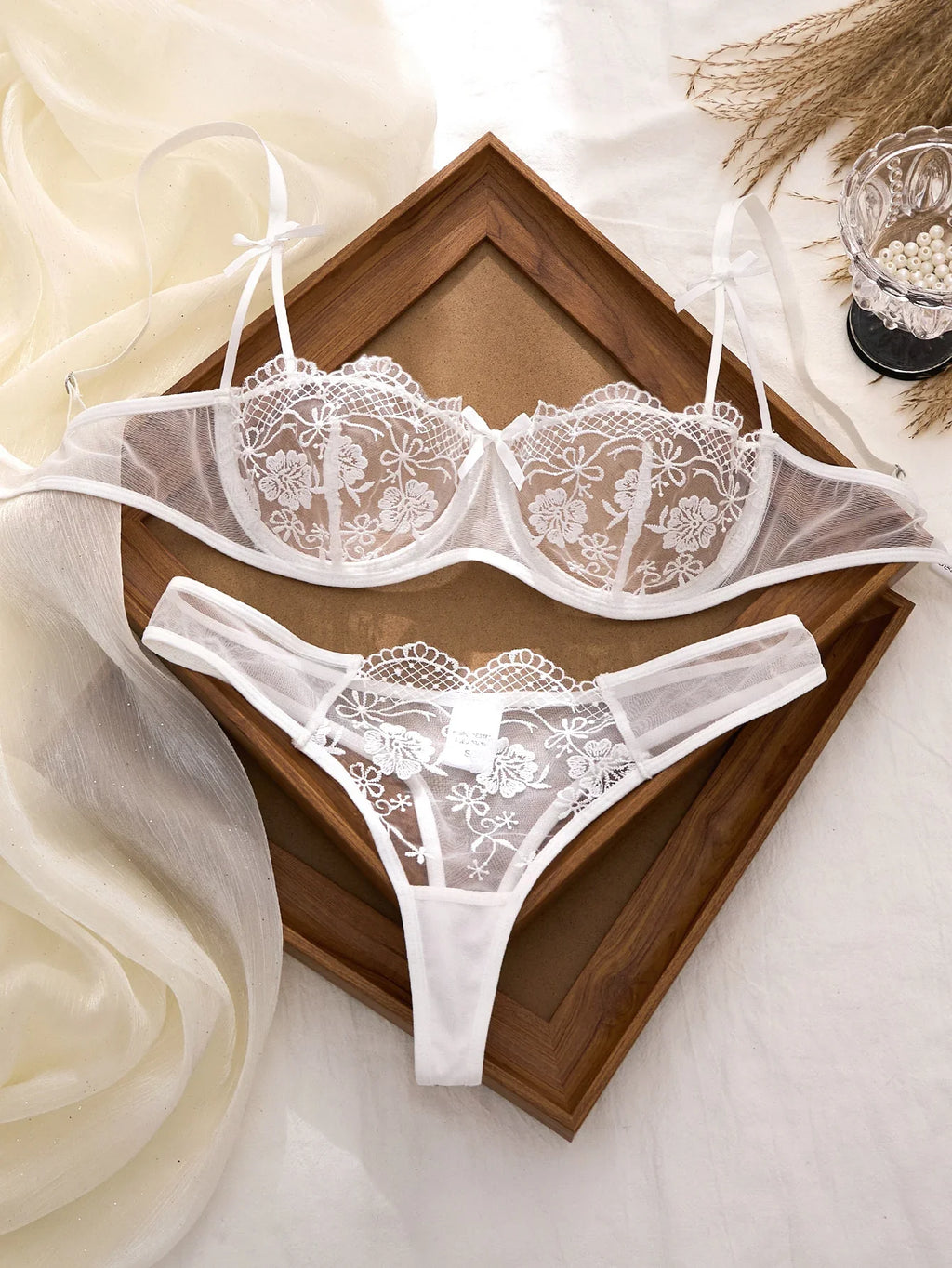 Lady Floral Embroidery Lingerie Set